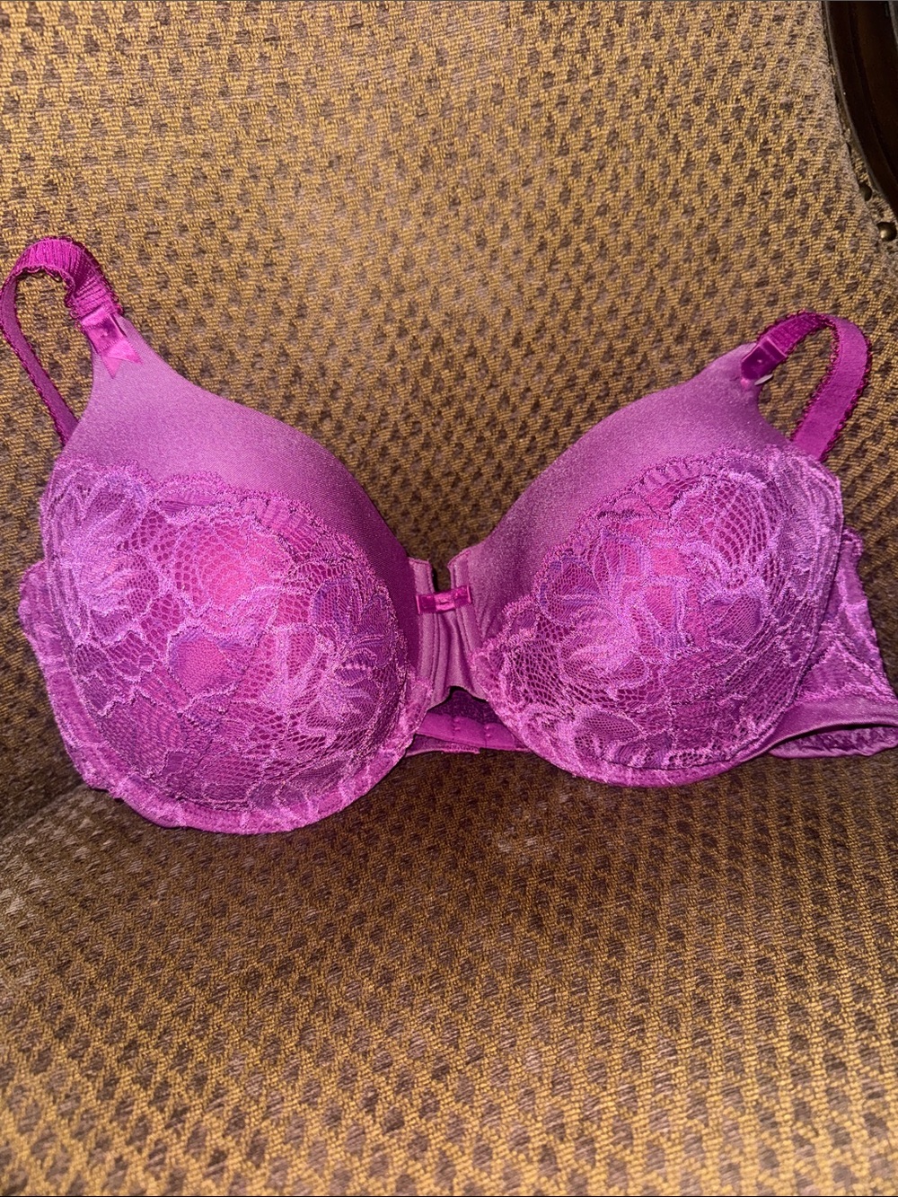 NWOT Bali Lace Underwire Bra - Magenta
